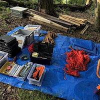 Ausstattung für das Teambuilding im Wald