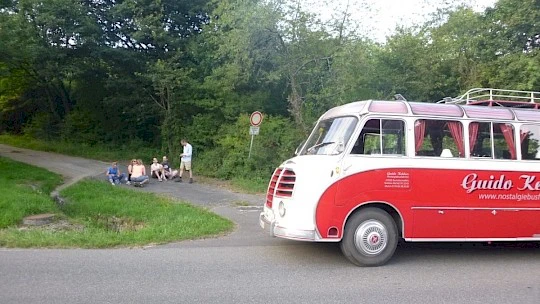 Teambuilding für Unternehmen: Oldtimer-Bus Tour als Referenz