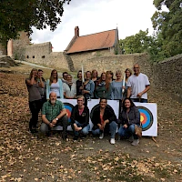 Teamfoto mit Zielscheiben