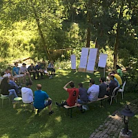 Teambuilding, sitzen im Kreis