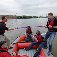 gemeinsam am Seil ziehen beim Softraften