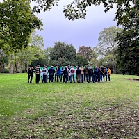 Team gemeinsam in der Natur
