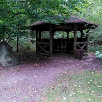 Hütte im Wald - Outdoor Teambuilding